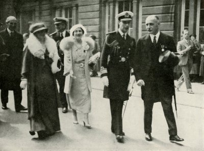 Leurs Majestés à Édimbourg pendant les célébrations du jubilé du roi George V, 1935, 1937 - Unbekannt