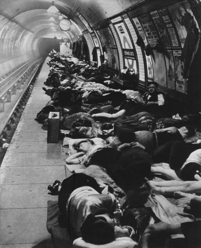 Ceux qui sont allés dans les abris ont commencé un nouveau genre de vie nocturne, 11 novembre 1940, 1942 - Unbekannt