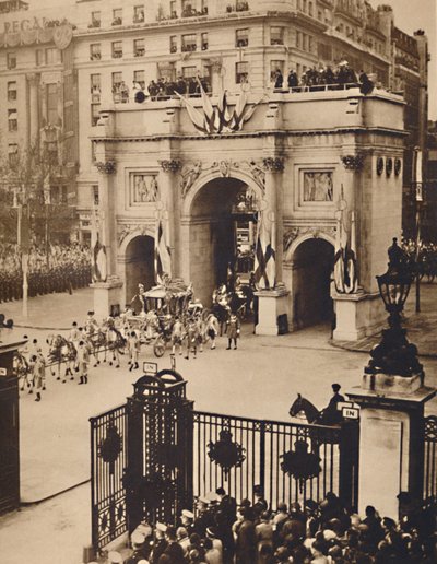 À travers la Porte des Souverains, Marble Arch, 12 mai 1937 - Unbekannt