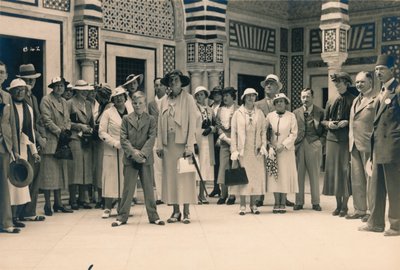 Touristes en excursion depuis une croisière, possiblement à Sidi Bou Saïd, Tunisie, 1936 - Unbekannt