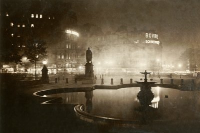 Trafalgar Square. Vue vers Charing Cross. Londres de nuit, 1928 - Unbekannt