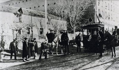 Grève des tramways à Madrid, la garde civile charge les grévistes qui tentent d