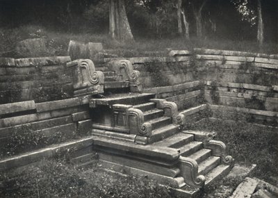 Escalier dans un bassin de baignade maçonné, Anuradhapura, 1926 - Unbekannt