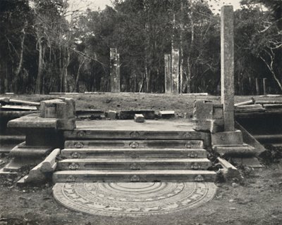 Treppe mit Darstellung von Erdgeistern, probablement accès à un arbre sacré, Anuradhap - Unbekannt