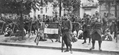Troupes et drapeau du 102e régiment d
