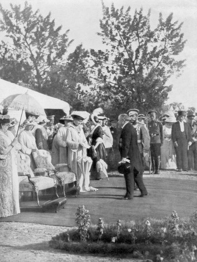 Tsar Nicolas II avec le président français Poincaré en visite, Krasnoye Selo, Russie, 22 juillet 1914 - Unbekannt