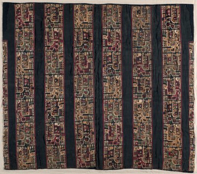 Fragments de tunique avec créature à tête d