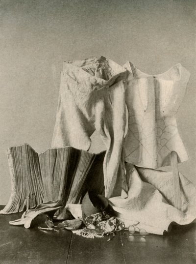Deux paires de corsets, culottes, sac de perles, bourse et jupon matelassé, 18e siècle, 1937 - Unbekannt