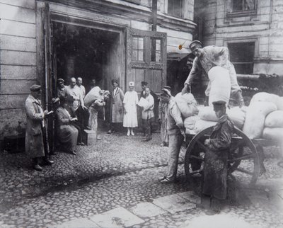 Déchargement de nourriture, Maison des Scientifiques, Petrograd, Russie - Unbekannt