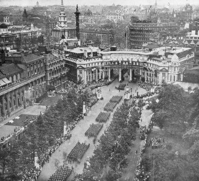 Défilé de la victoire passant par l