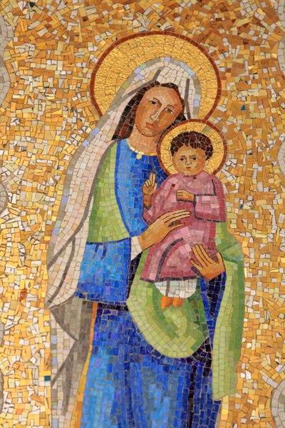 Vierge et enfant, Vietnam. Basilique de l