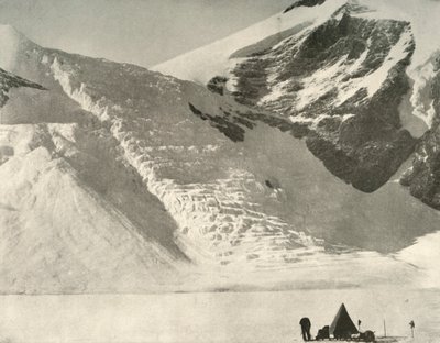 Camp de la partie occidentale le 28 décembre sous un glacier suspendu aux rochers de la Cathédrale, 1909 - Unbekannt