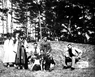 Visiteurs occidentaux avec des locaux, Nam San, Corée, 1900 - Unbekannt