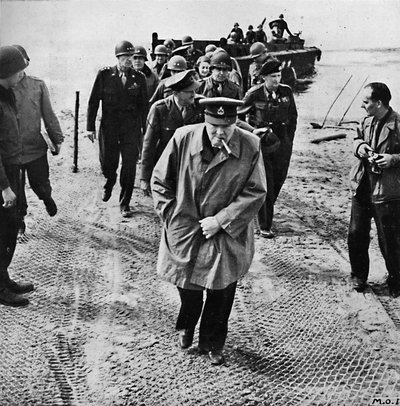 Winston Churchill à travers le Rhin. En route vers l