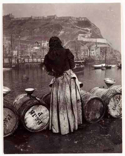 Femme et barils, port de Whitby, vers 1905 - Unbekannt