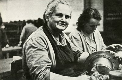 Femmes travaillant à la maintenance et à la réparation des avions, Pays de Galles, Seconde Guerre mondiale, vers 1939-1944, 1946 - Unbekannt