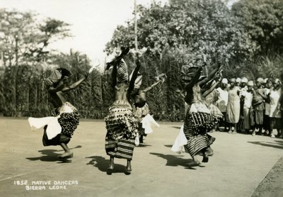 Femmes danseuses en performance, Sierra Leone, 20ème siècle - Unbekannt