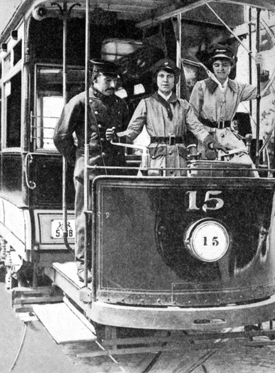 Femmes apprenant à conduire un tramway, 1917, 1936 - Unbekannt