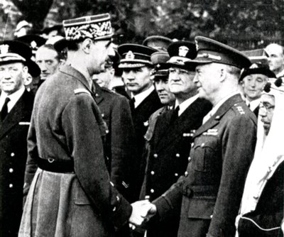 Seconde Guerre mondiale : De Gaulle salue Eisenhower, 1944 - Unbekannt