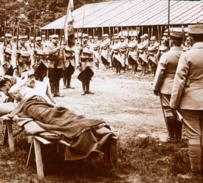 Officier blessé saluant le drapeau, vers 1914-1918 - Unbekannt