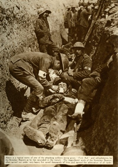 Soldat blessé soigné dans les tranchées, Bataille de la Somme, Première Guerre mondiale, 1916, 1935 - Unbekannt
