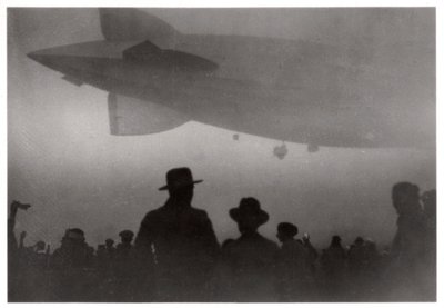 Zeppelin LZ 126 montant dans le brouillard - Unbekannt