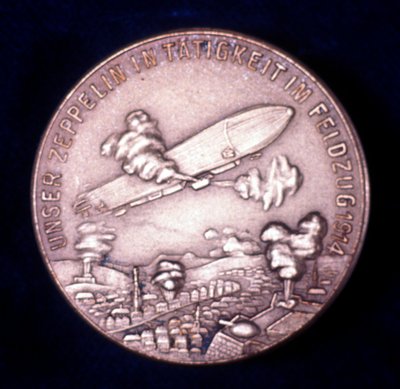 Dirigeable Zeppelin en action pendant la Première Guerre mondiale - Unbekannt