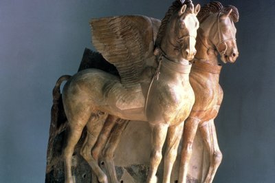 Paire de chevaux ailés en terre cuite, du temple de Tarquinia, Italie, Ve - VIe siècle av. J.-C. - Unbekannt Unbekannt