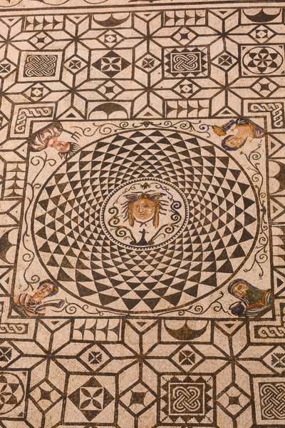 Carmona, province de Séville, Espagne. Mosaïque romaine de Méduse à l