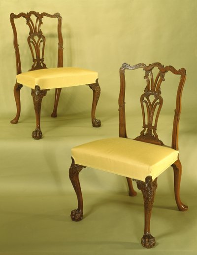 Chaises de salle à manger Chippendale, dossiers sculptés, ajourés et cannelés, traverse supérieure serpentine avec volutes en C, moulures en flamme et feuillage sur pieds en pattes de lion, c.1760 - Unbekannt Unbekannt
