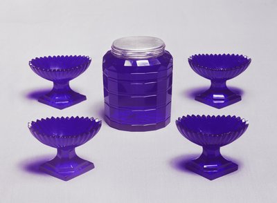 Quatre salières et une boîte à thé, verre bleu irlandais, c.1785 - Unbekannt Unbekannt