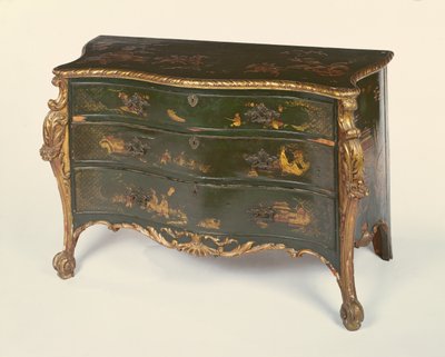Commode serpentine laquée verte et partiellement dorée, dans le style de Thomas Chippendale - Unbekannt Unbekannt
