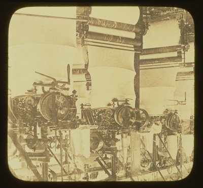 Machines à tricoter en action dans l