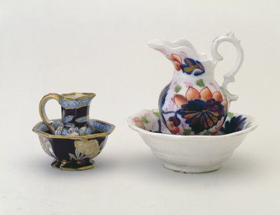 À gauche : pichet et bassin Crown Staffordshire et à droite : pichet et bassin balustre gallois (céramique) - Unbekannt Unbekannt