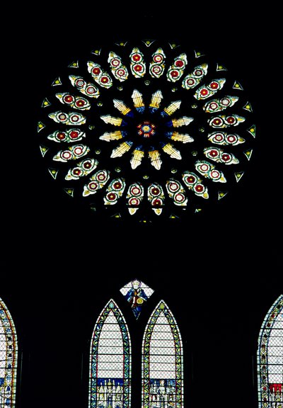 Fenêtre de la marguerite ou fenêtre de Sainte-Catherine, vers 1515. Les roses rouges et blanches commémorent l