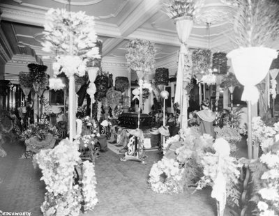 Le cercueil de la reine Liliuokalani dans la salle du trône au palais Iolani, Honolulu, 1917 - Unbekannt Unbekannt