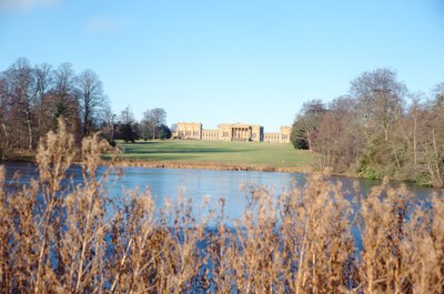 Vue depuis le lac de la maison, construite par Sir John Vanbrugh et parc aménagé par Capability Brown - Unbekannt Unbekannt
