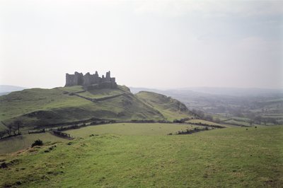 Vue du Château de Carreg Cennen, Sud du Pays de Galles, construit vers 1350 - Unbekannt Unbekannt