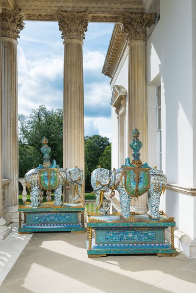 Une paire de grands éléphants chinois en émail cloisonné sur des supports, c. 1900 - Unbekannter Künstler