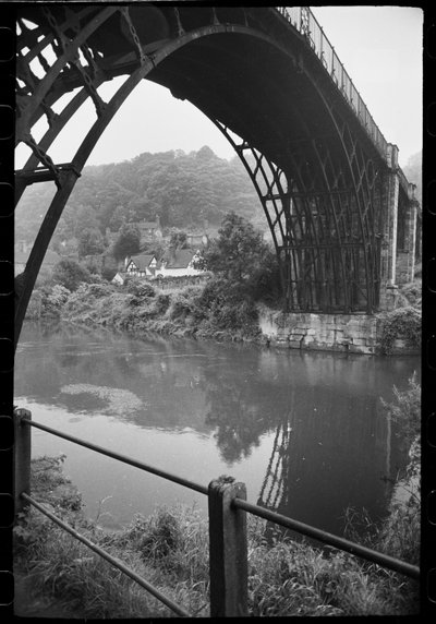 Vue générale du pont de fer, Iron Bridge, Ironbridge, The Gorge, Telford et Wrekin, Royaume-Uni - Unbekannter Künstler