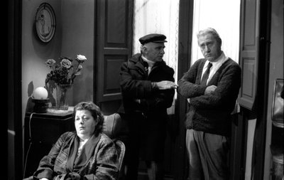 Alberto Sordi, Mario Monicelli et Shelley Winters sur la scène de "Un borghese piccolo piccolo", réalisé par Mario Monicelli - Unbekannt