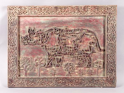 Panneau décoratif indien sculpté et appliqué, l