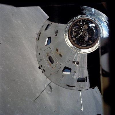 Modules de commande/service Apollo 17 photographiés depuis le module lunaire en orbite - Unbekannt
