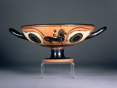 Coupe à yeux à figures noires attiques, avec décoration rouge et blanche ajoutée représentant un cheval et un cavalier, 480-450 av. J.-C. - Unbekannt