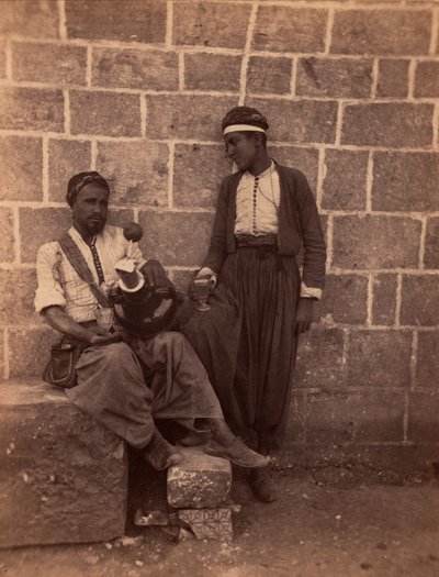 Marchands de limonade à Beyrouth. Photographie de Charles Lallemand (1826-1904) dans « Syrie, costumes, voyages et paysages ». 1865. Collection privée. - Unbekannter Künstler