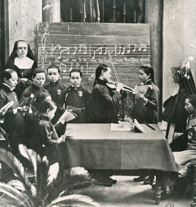 Répétition de chants de Noël dans une mission française en Chine, début du XXe siècle - Unbekannt