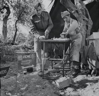 Atelier de réparation de charpentier des ingénieurs électriciens et mécaniciens, 8e armée, Italie - Unbekannt