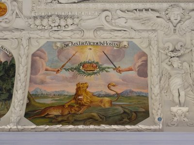 Fresque au plafond dans l