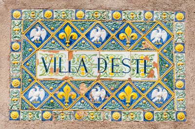Assiette en terre cuite émaillée colorée; Villa d