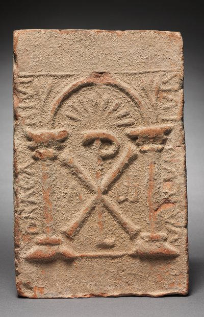 Plaque de tombeau columbarium avec le monogramme du Christ, 500-800 - Unbekannt